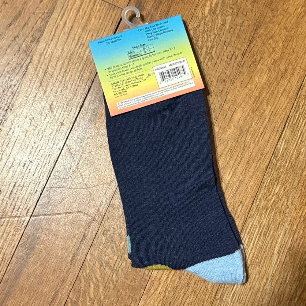 •AIRHEADS•NWT 1-PAIR OF GRAPHIC AIRHEAD LOGO CREW SOCKS ONE SIZE (M/8-12 W/9-14)